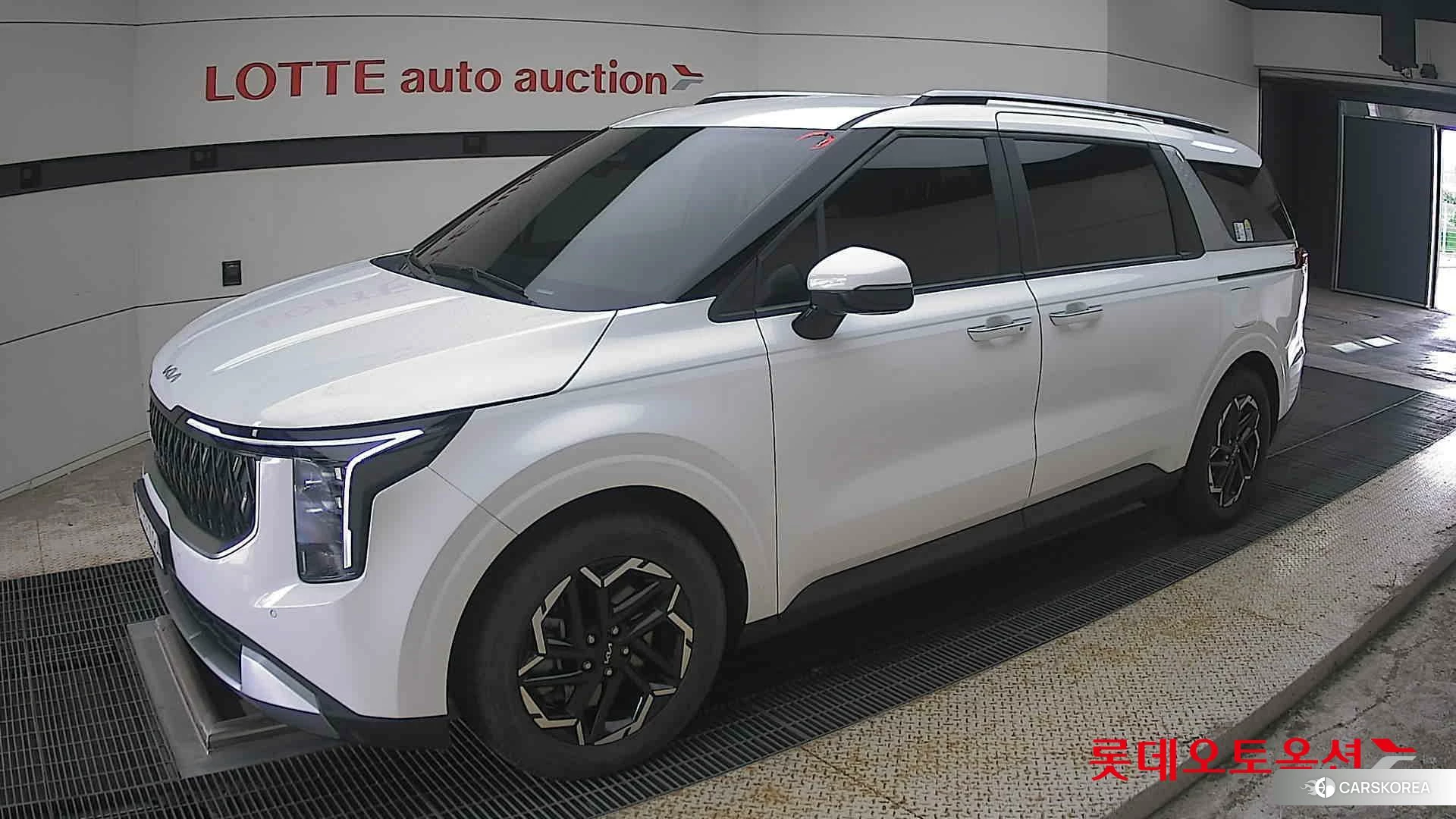 Kia Carnival 2024 Snow White Pearl из Кореи, фото 4