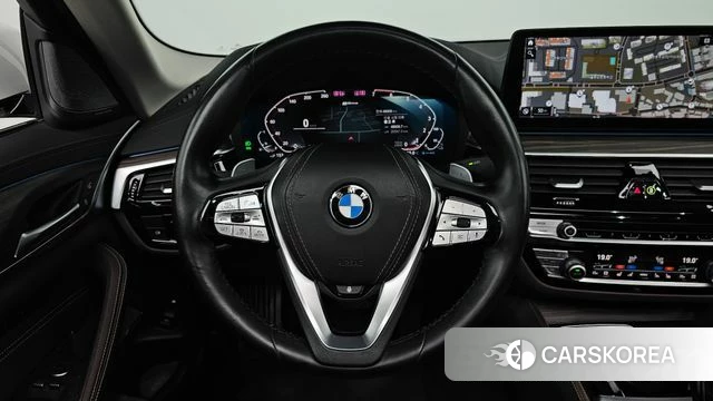 BMW 5 Series (G30) 2021 Белый из Кореи, фото 4