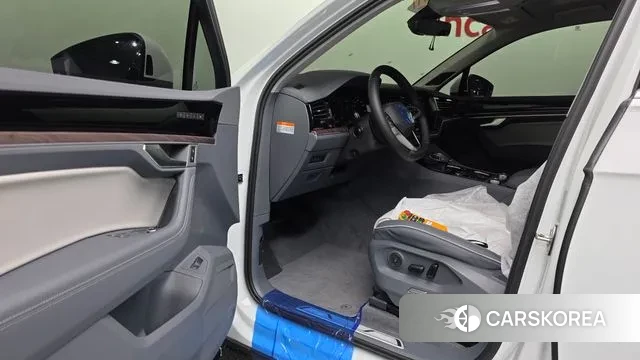 Volkswagen Touareg 3rd generation 2025 Белый из Кореи, фото 4