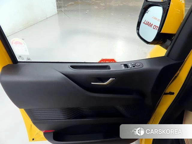 Hyundai Staria 2024 Желтый из Кореи, фото 4