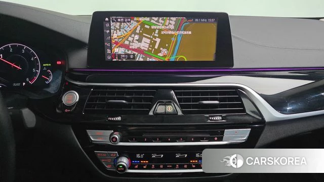 BMW 5 Series (G30) 2019 Белый из Кореи, фото 4