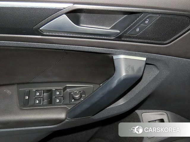 Volkswagen Tiguan second Generation 2022 Белый из Кореи, фото 4