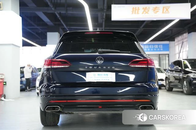 Volkswagen Touareg 2022 Черный из Китая, фото 4