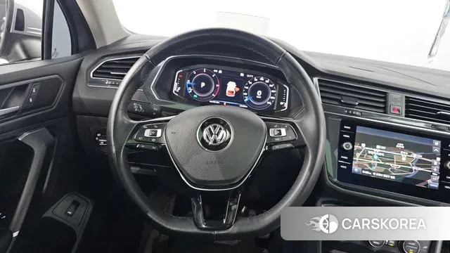 Volkswagen Tiguan Allspace 2020 Серебристо-серый из Кореи, фото 4