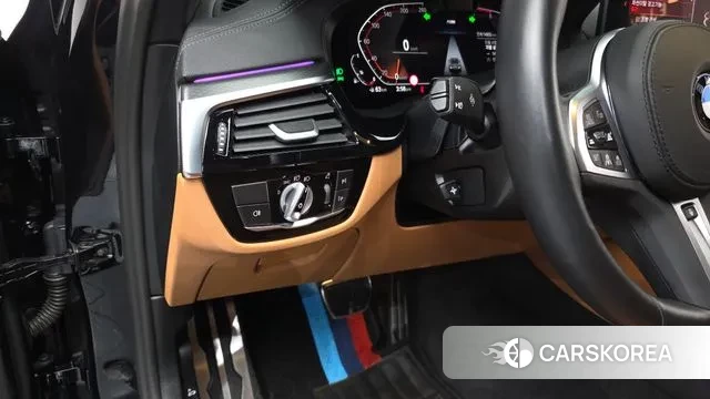 BMW 5 Series (G30) 2023 Черный из Кореи, фото 4