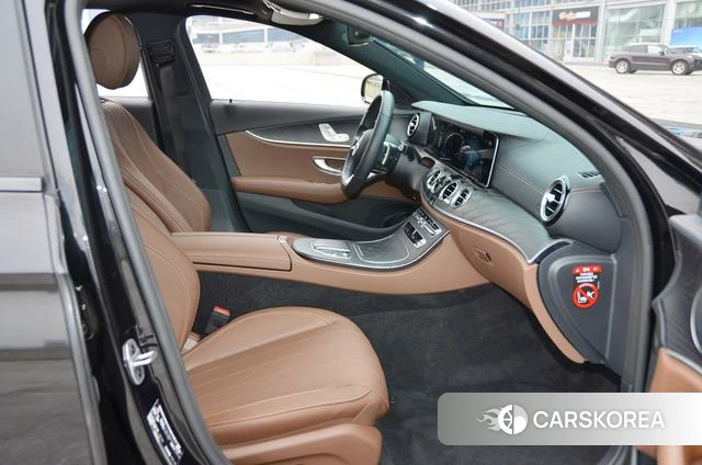 Mercedes-Benz E-class (imported) 2021 Черный из Китая, фото 4