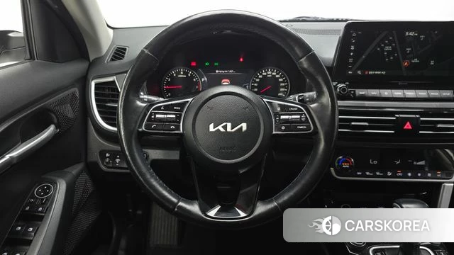 Kia Seltos 2022 Белый из Кореи, фото 4