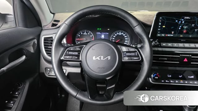 Kia Seltos 2022 Белый из Кореи, фото 4