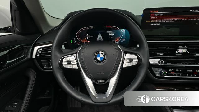 BMW 5 Series (G30) 2023 Белый из Кореи, фото 4