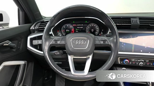Audi Q3 (F3) 2023 Белый из Кореи, фото 4
