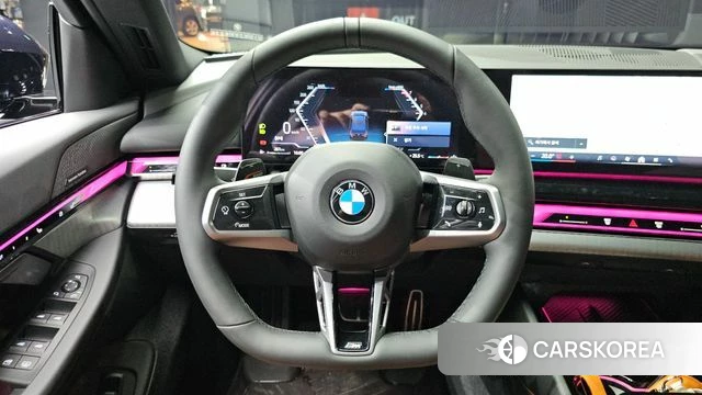 BMW 5 Series (G60) 2025 Черный из Кореи, фото 4