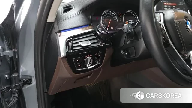 BMW 5 Series (G30) 2018 Серый из Кореи, фото 4