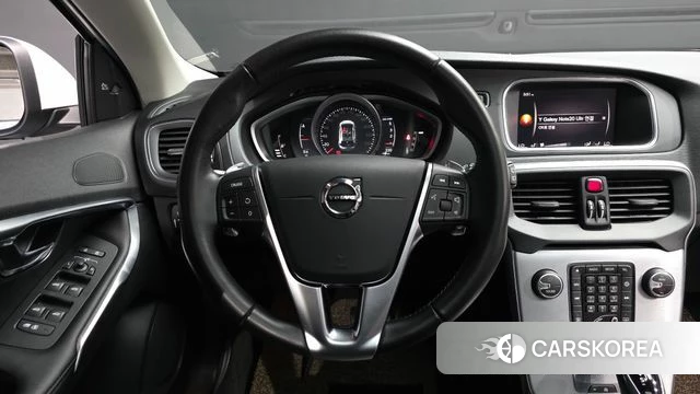 Volvo V40 2018 Белый из Кореи, фото 4