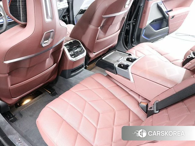 BMW 7 Series (G70) 2025 Черный из Кореи, фото 4