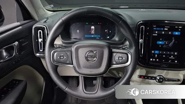 Volvo XC40 2023 Черный из Кореи, фото 4