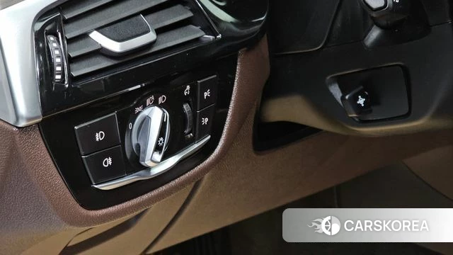 BMW 5 Series (G30) 2018 Белый из Кореи, фото 4