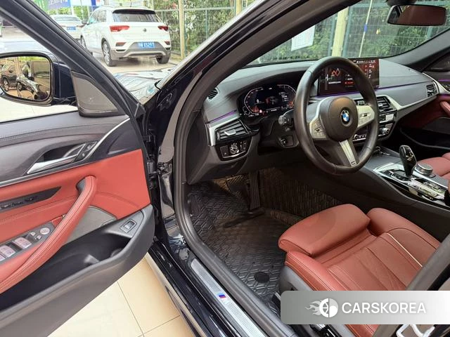 BMW 5 series 2022 Черный из Китая, фото 4
