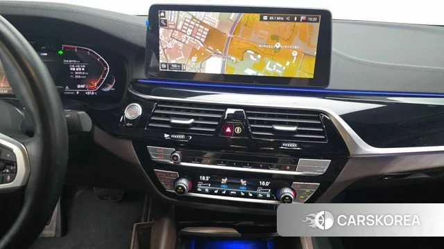 BMW 5 Series (G30) 2022 Белый из Кореи, фото 4