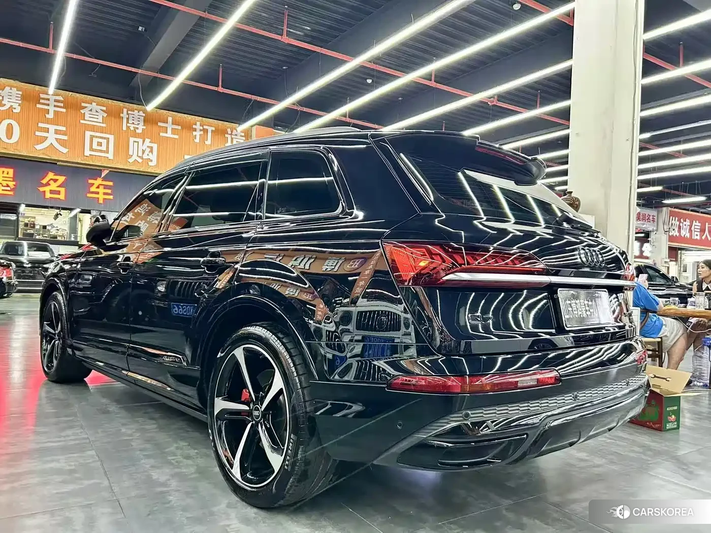 Audi Q7 2021 Черный из Китая, фото 4