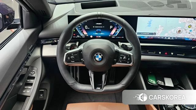 BMW 5 Series (G60) 2023 Черный из Кореи, фото 4