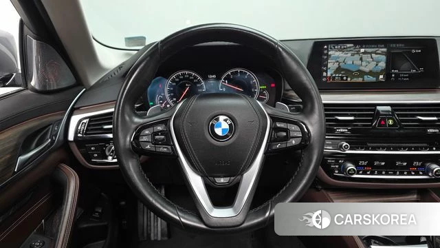BMW 5 Series (G30) 2018 Серебристо-серый из Кореи, фото 4
