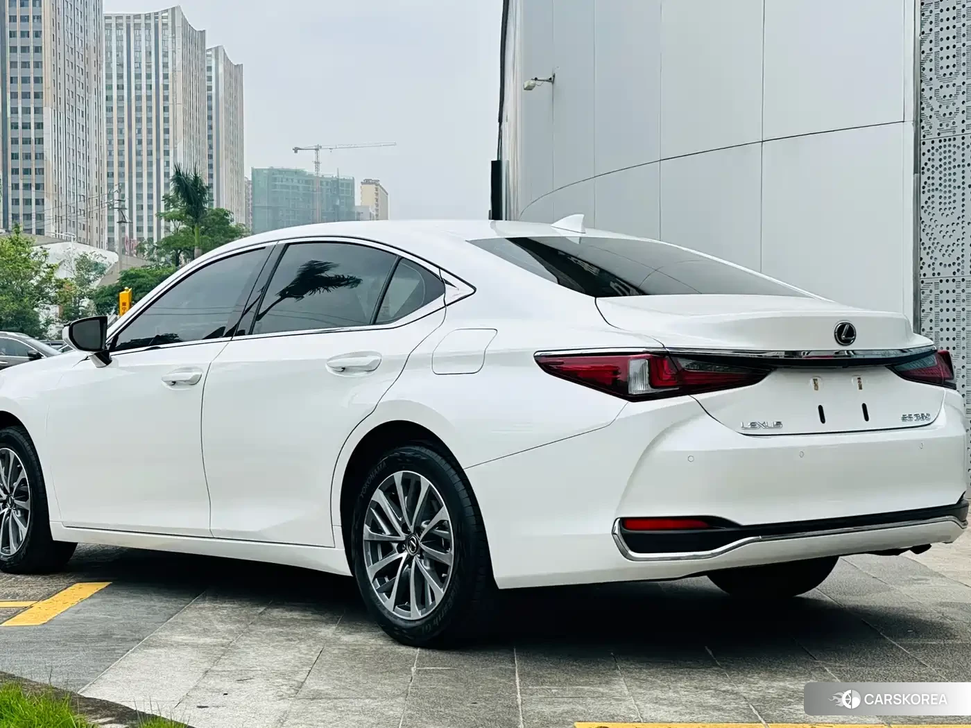 Lexus ES 2023 Белый из Китая, фото 4