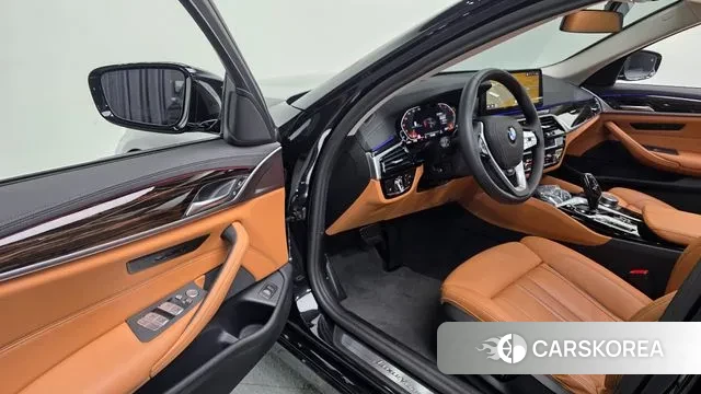 BMW 5 Series (G30) 2023 Черный из Кореи, фото 4