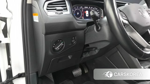 Volkswagen Tiguan Allspace 2022 Белый из Кореи, фото 4