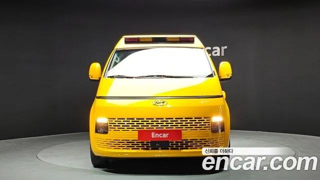 Hyundai Staria 2023 Желтый из Кореи, фото 4