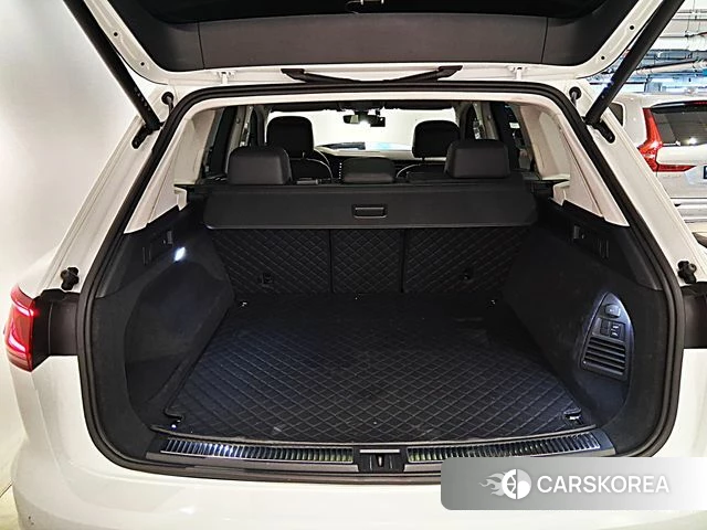 Volkswagen Touareg 3rd generation 2024 Белый из Кореи, фото 4