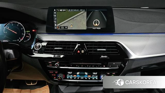 BMW 5 Series (G30) 2018 Белый из Кореи, фото 4