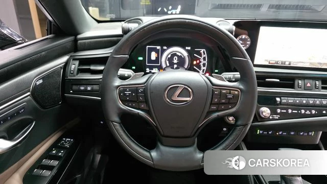 Lexus ES300h 7th generation 2023 Серебристо-серый из Кореи, фото 4