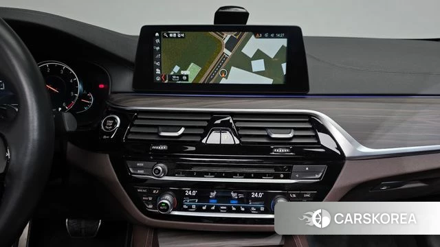 BMW 5 Series (G30) 2018 Белый из Кореи, фото 4