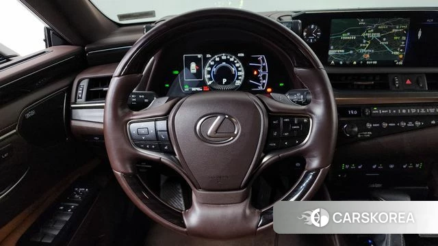 Lexus ES300h 7th generation 2019 Серебряный из Кореи, фото 4