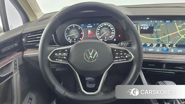 Volkswagen Touareg 3rd generation 2023 Белый из Кореи, фото 4