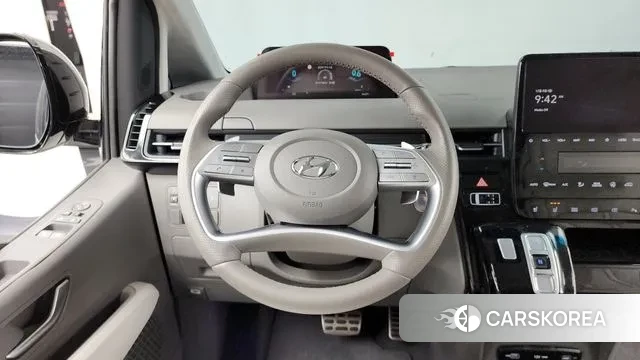 Hyundai Staria 2023 Белый из Кореи, фото 4
