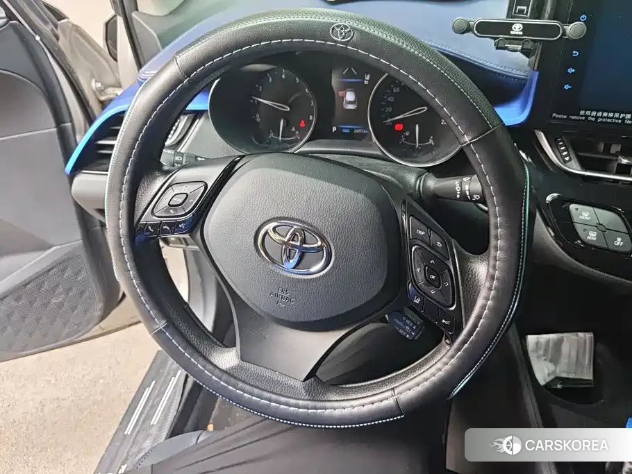 Toyota C-HR 2023 Silver/gray из Китая, фото 4