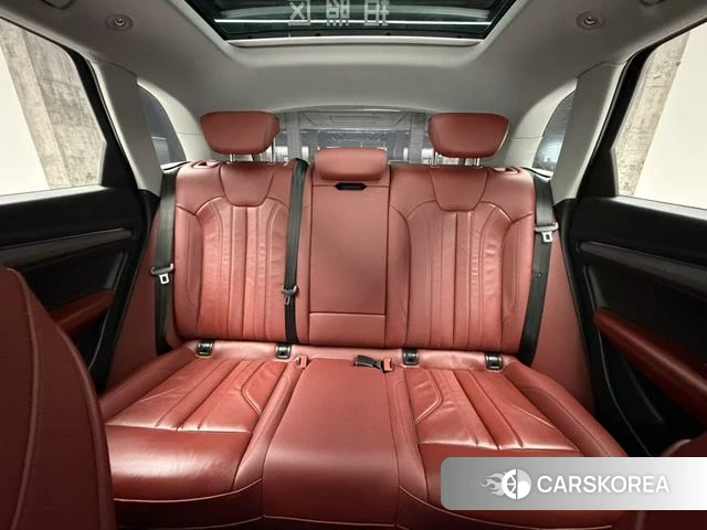 Audi Q5L 2021 Темно-серый из Китая, фото 4