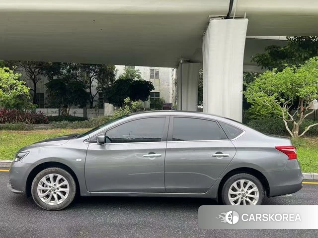 Nissan Xuan Yi 2023 Серебристо-серый из Китая, фото 4