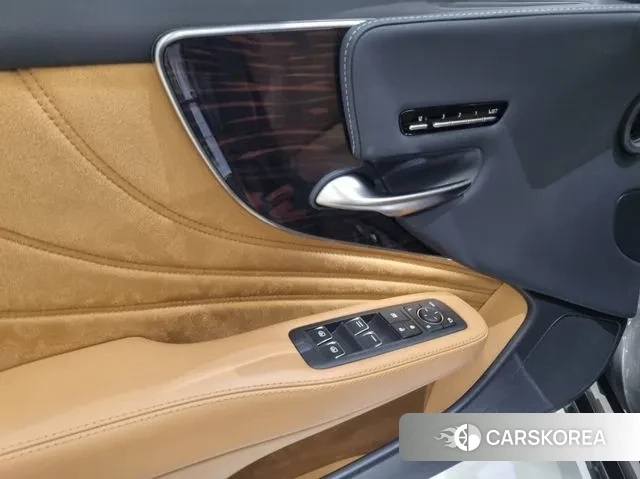 Lexus LS500 5th generation 2024 Песочный из Кореи, фото 4