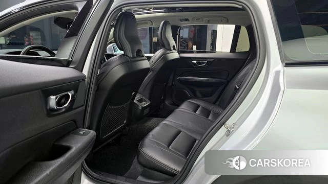 Volvo V60 Cross-Country 2nd Generation 2020 Серебряный из Кореи, фото 4