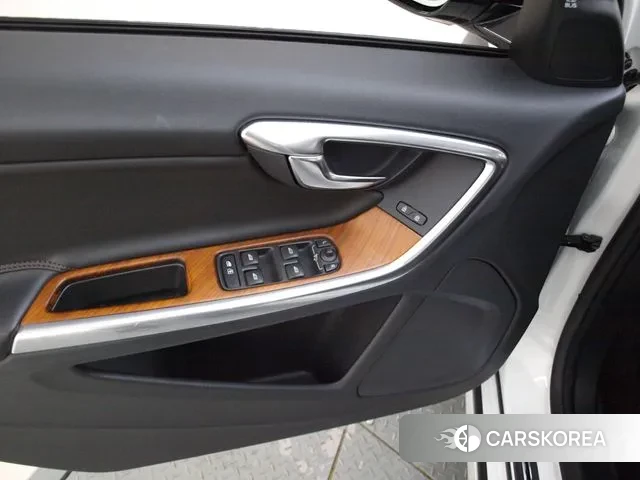 Volvo V60 Cross-Country 2018 Белый из Кореи, фото 4