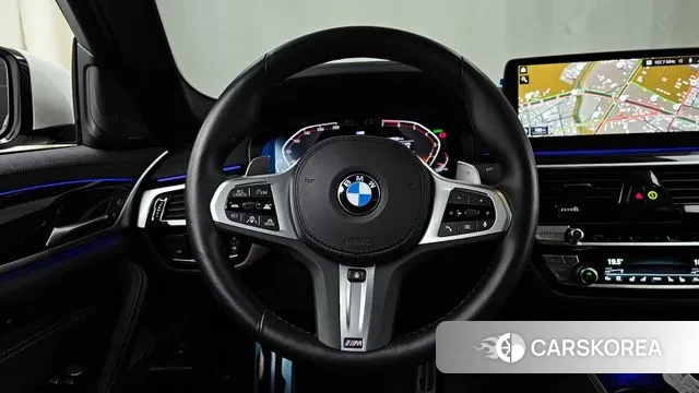 BMW 5 Series (G30) 2023 Белый из Кореи, фото 4