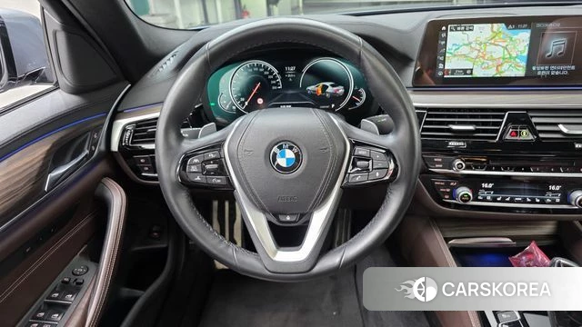 BMW 5 Series (G30) 2018 Серебристо-серый из Кореи, фото 4