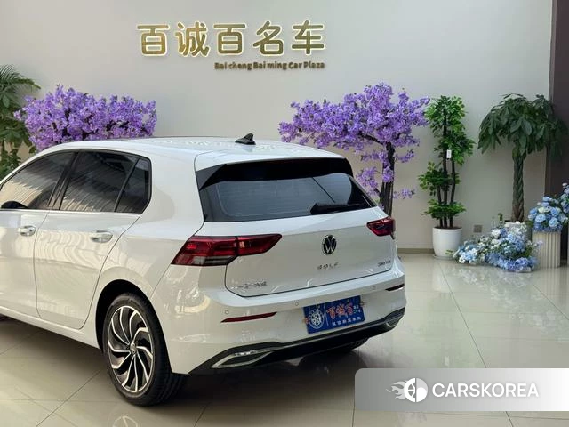 Volkswagen Golf 2023 Белый из Китая, фото 4