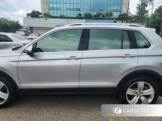 Volkswagen Tiguan second Generation 2020 Серебристо-серый из Кореи, фото 4