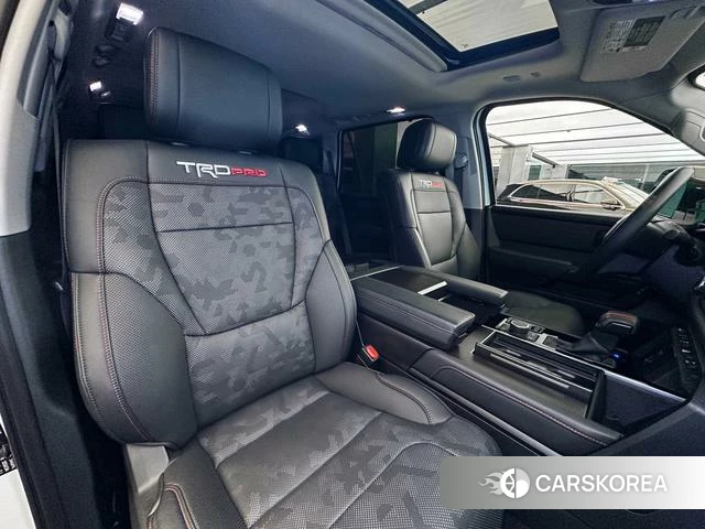 Toyota Sequoia 2023 Белый из Китая, фото 4