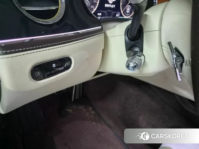 Bentley Flying Spur 3rd Generation 2023 Темно-зеленый из Кореи, фото 4