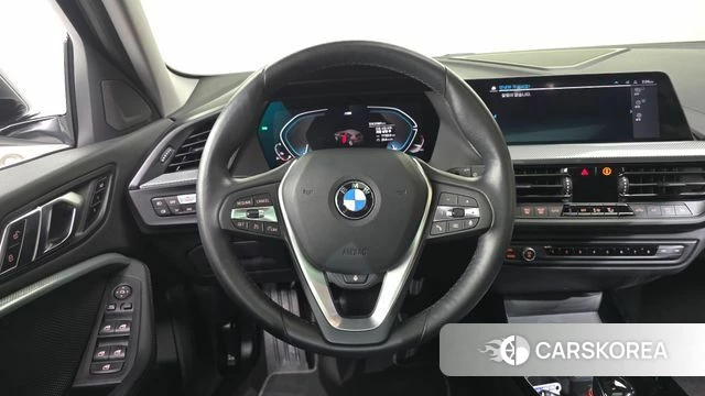 BMW 1 Series (F40) 2021 Белый из Кореи, фото 4