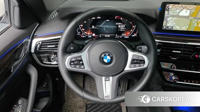 BMW 5 Series (G30) 2022 Белый из Кореи, фото 4